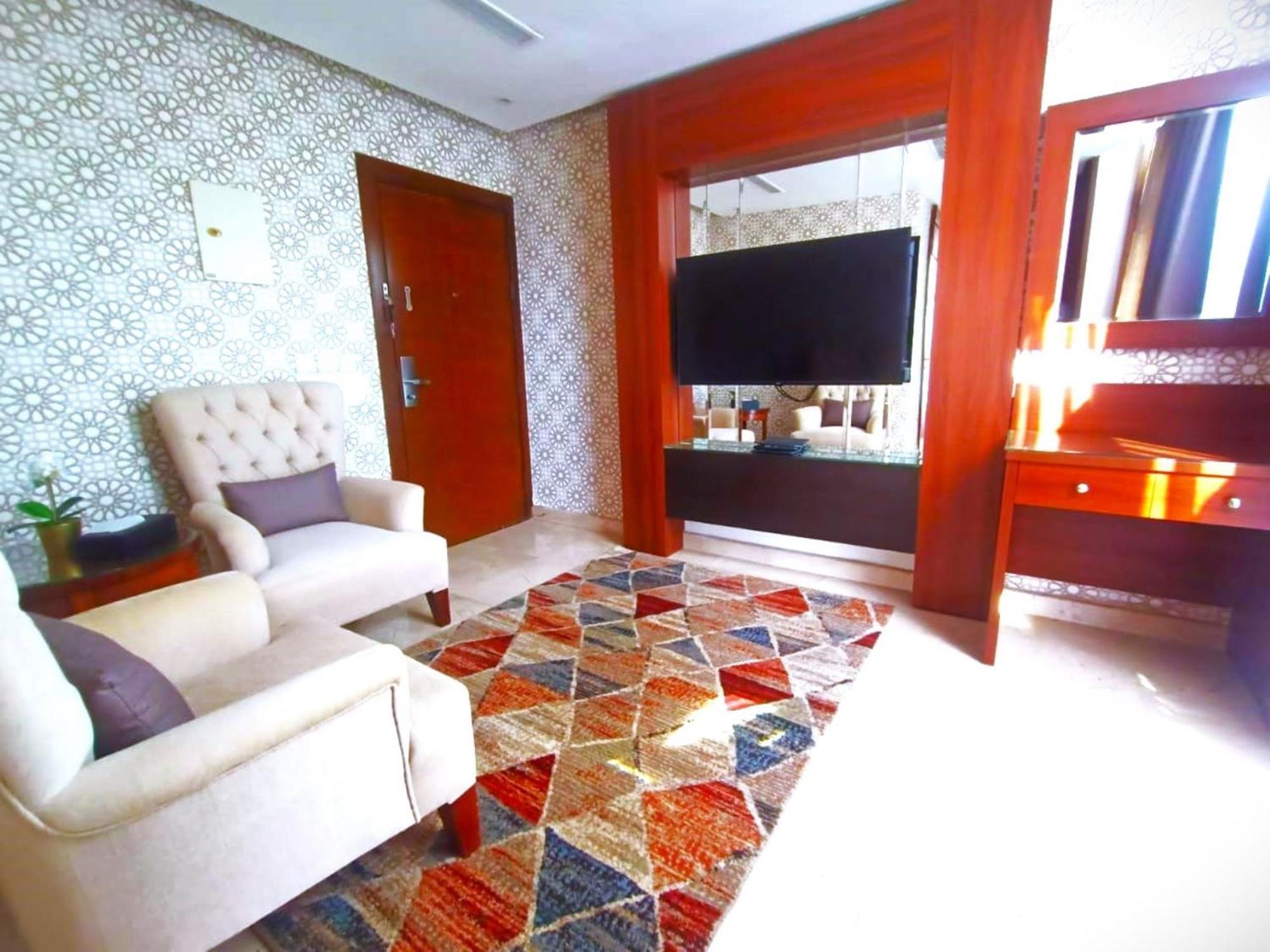 Quiet Jeddah Al Hamra Hotel ภายนอก รูปภาพ
