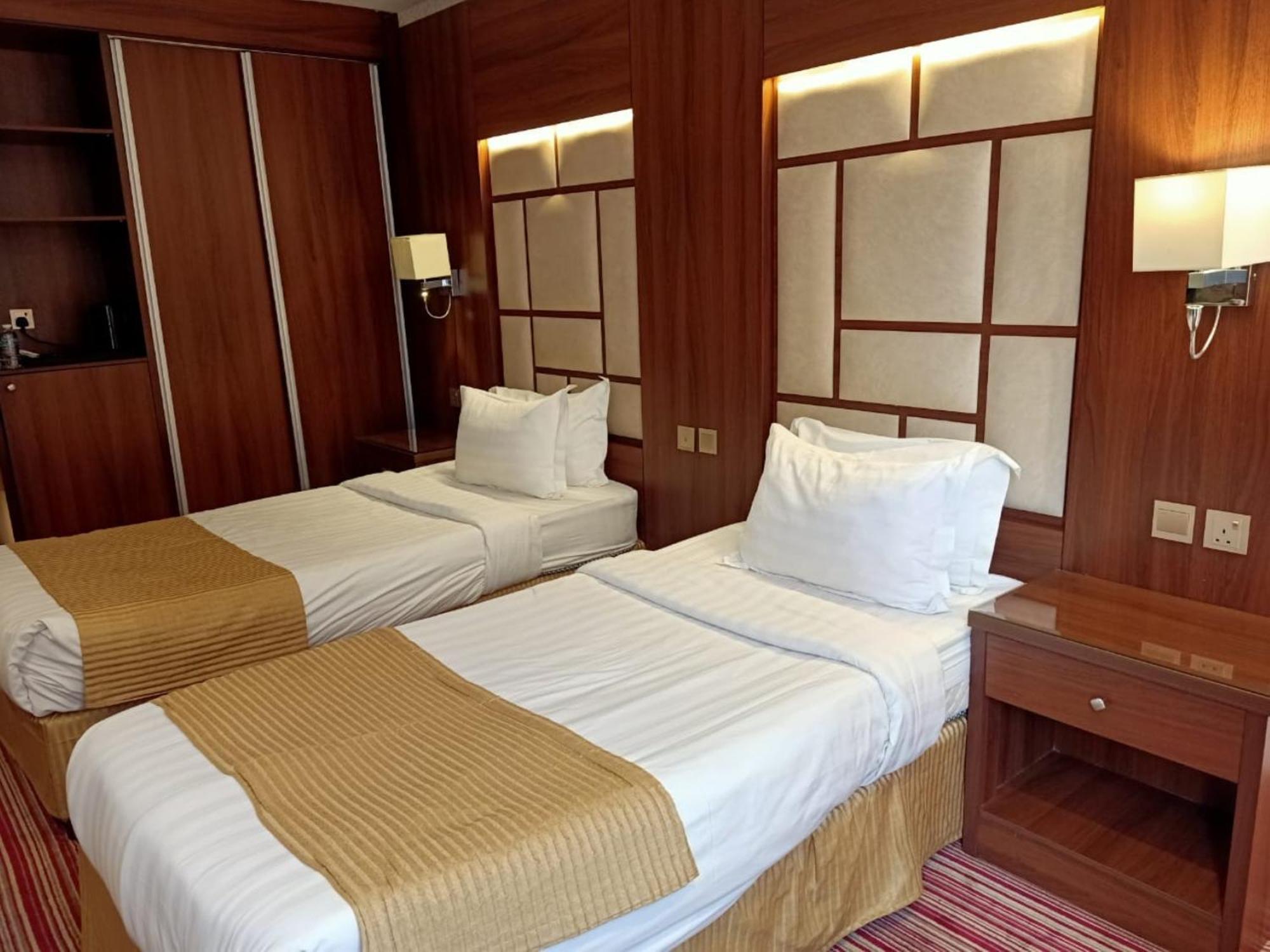 Quiet Jeddah Al Hamra Hotel ภายนอก รูปภาพ