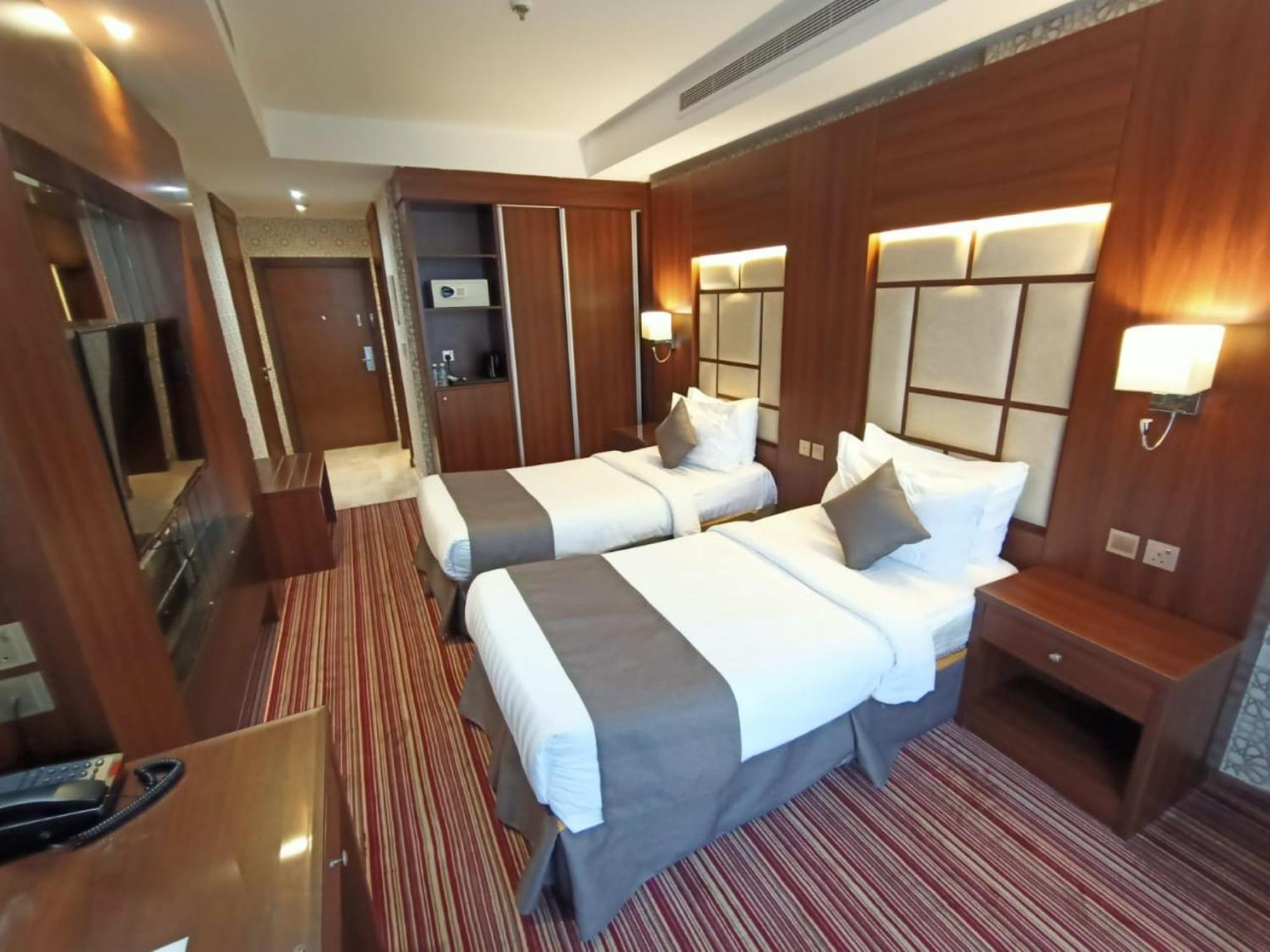 Quiet Jeddah Al Hamra Hotel ภายนอก รูปภาพ