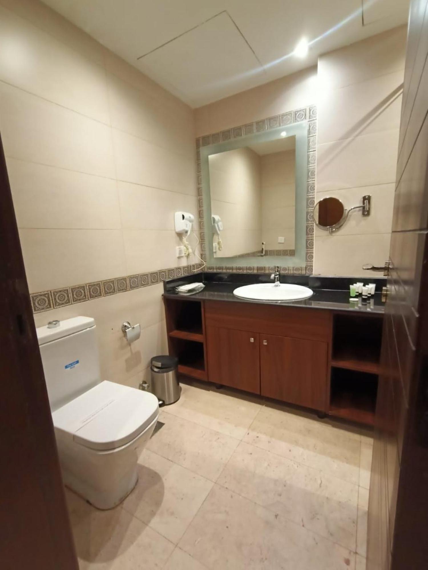 Quiet Jeddah Al Hamra Hotel ภายนอก รูปภาพ