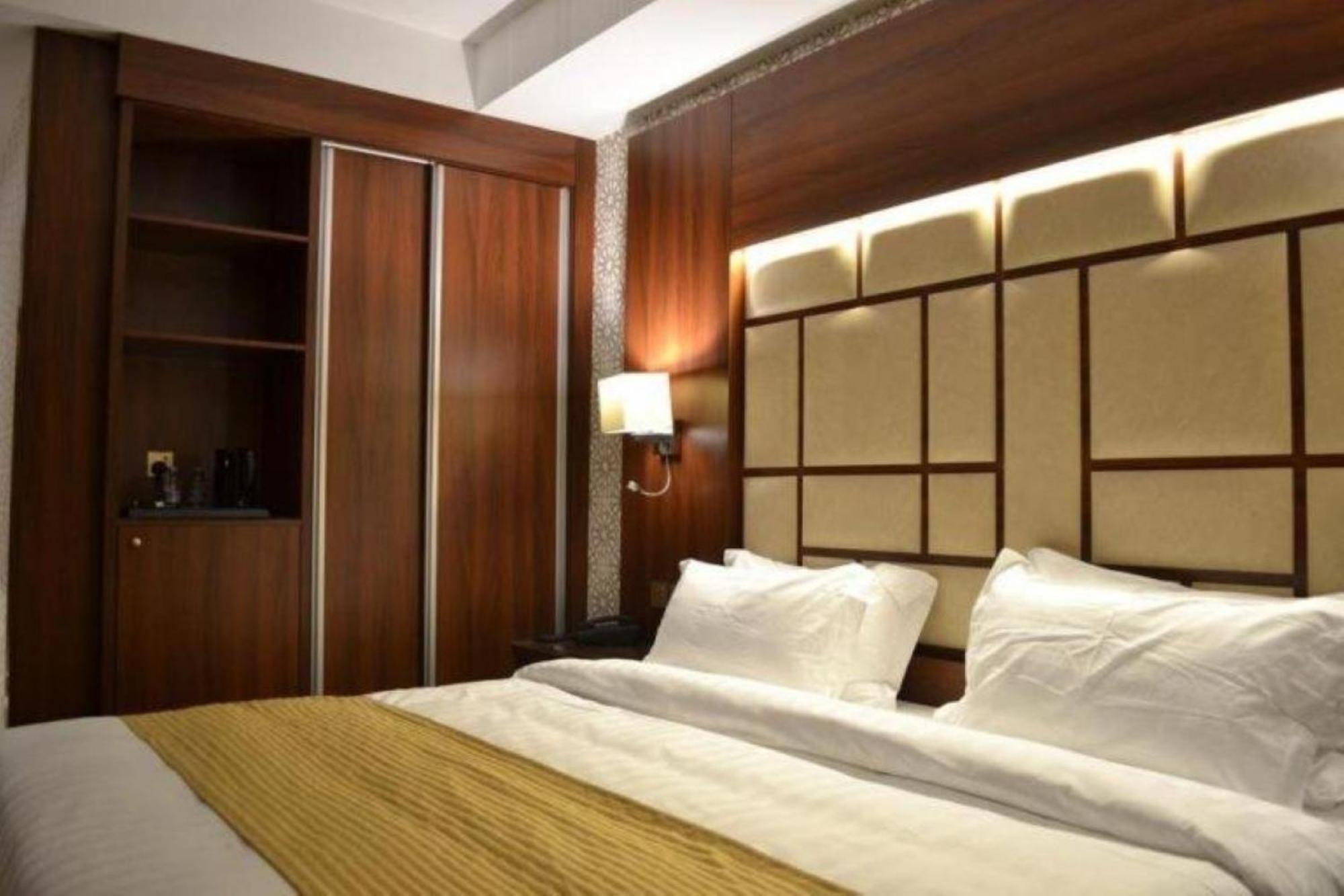 Quiet Jeddah Al Hamra Hotel ภายนอก รูปภาพ