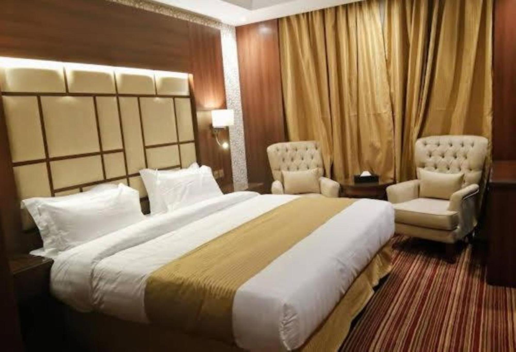 Quiet Jeddah Al Hamra Hotel ภายนอก รูปภาพ